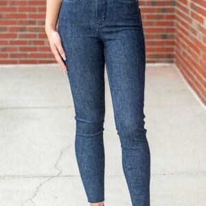 Judy Blue Overachiever Tummy Control Jeans